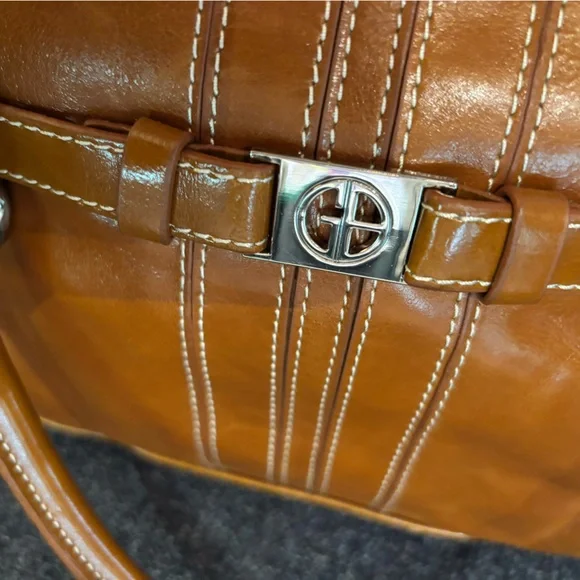 Giani Bernini’s Elegant Tan Leather Gently Used Handbag - Picture 2 of 11